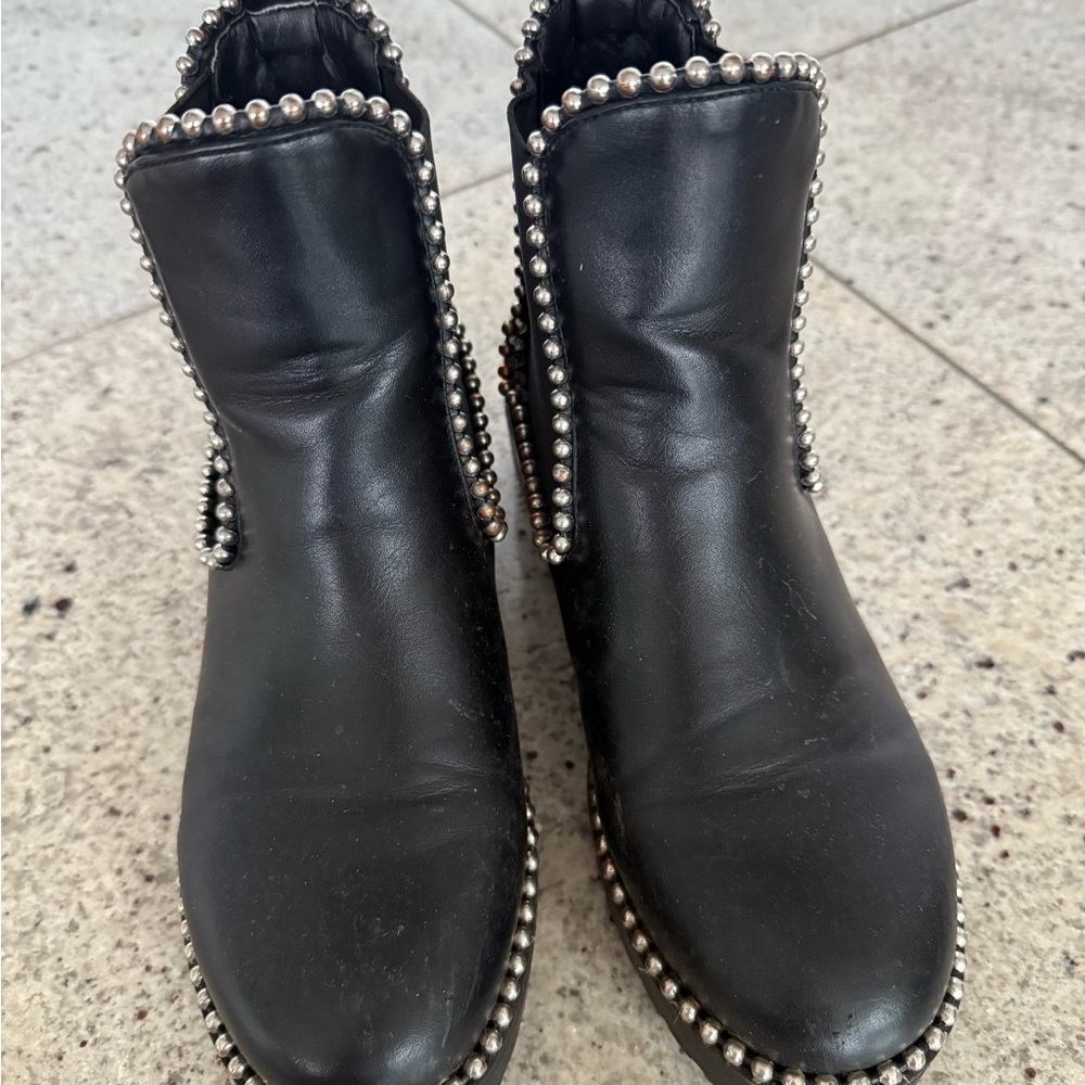 Black Boots